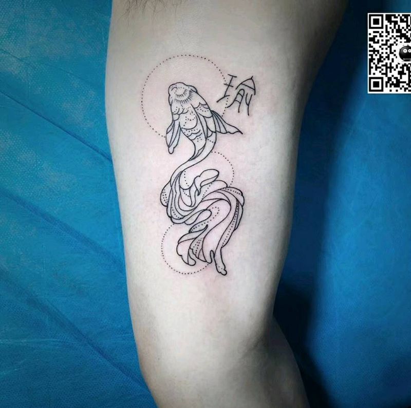金鱼纹身图片_腿部纹身图案