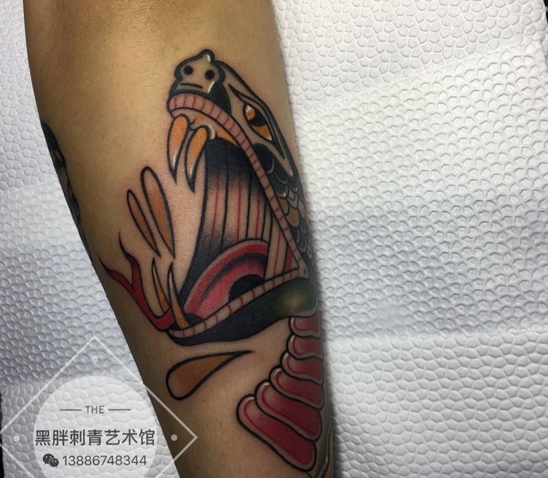 蛇头纹身图片