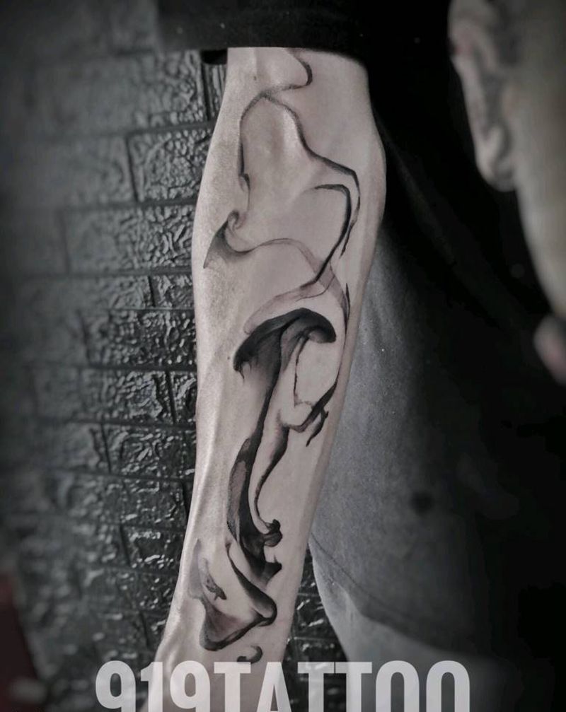 烟纹身图片_手臂水墨纹身图案