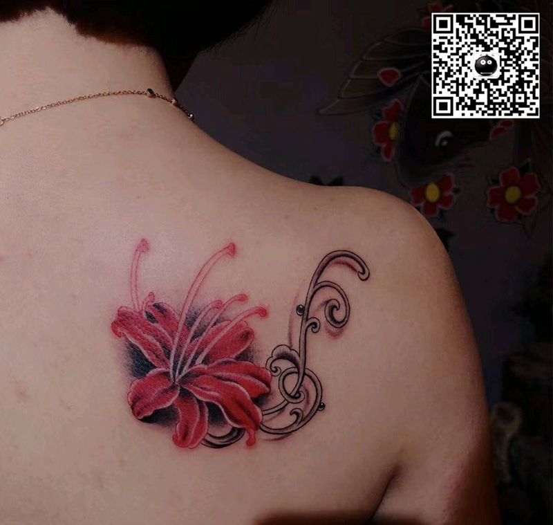 花纹身图片_肩部纹身图案