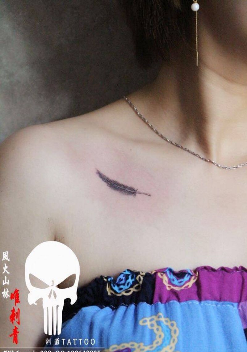 迷你版小羽毛纹身图片_胸部清新静物成品纹身图案