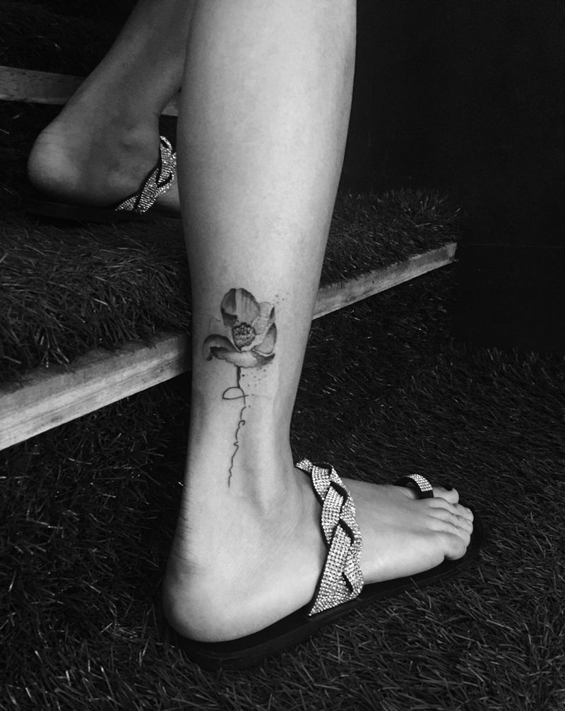 水墨莲花纹身图片