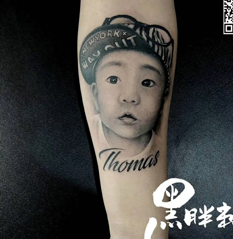 宝宝照片纹身图片_手臂欧美写实纹身图案