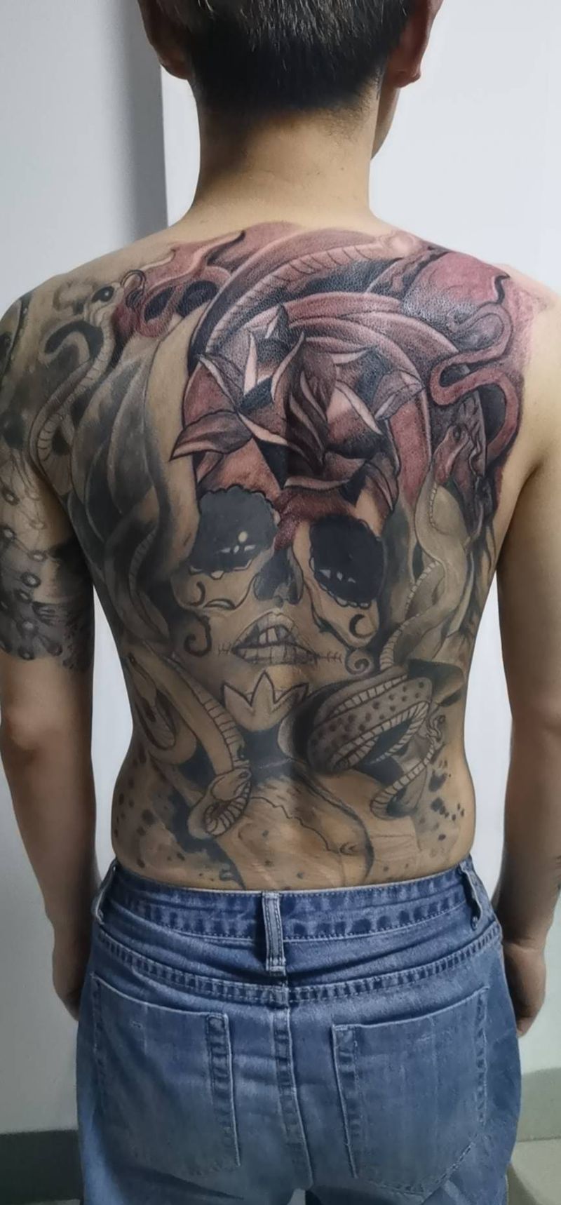 背部还需要一次完成纹身图片_背部脚部纹身图案