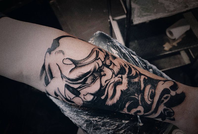 达摩纹身图片_水墨纹身图案