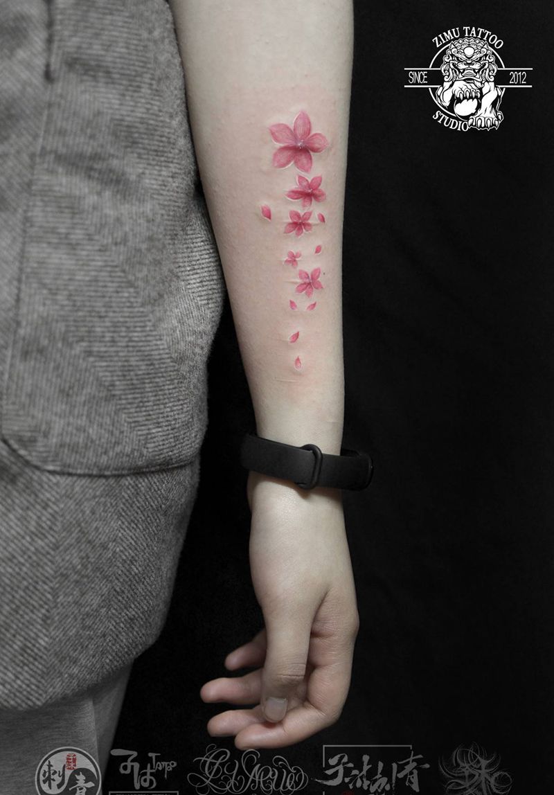 小红花樱花遮盖疤痕纹身图片_几何水彩纹身图案