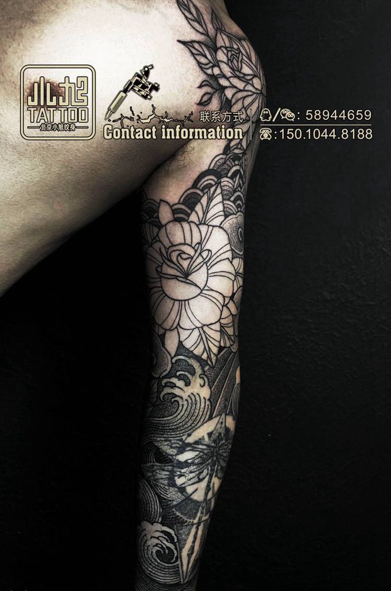 新点刺纹身图片_手臂肩部点刺玫瑰祥云纹身图案