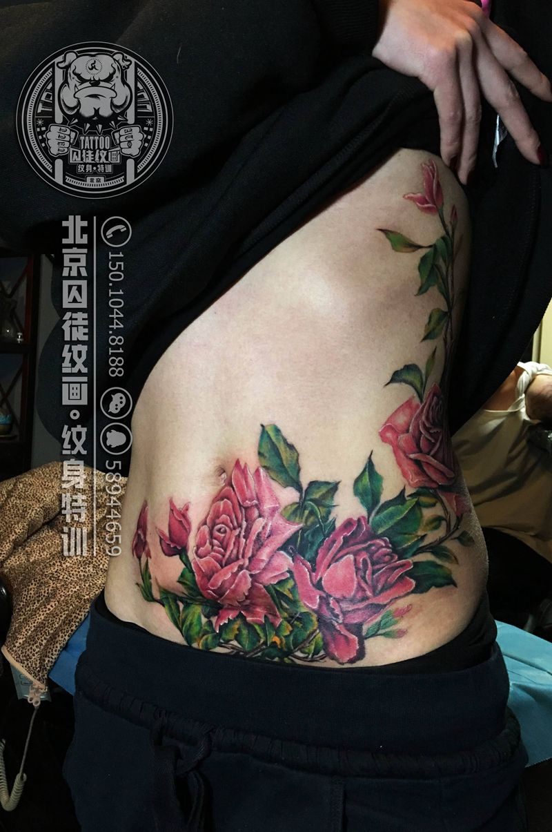 剖腹产伤疤遮盖纹身图片_腹部腰部水彩欧美写实玫瑰纹身图案