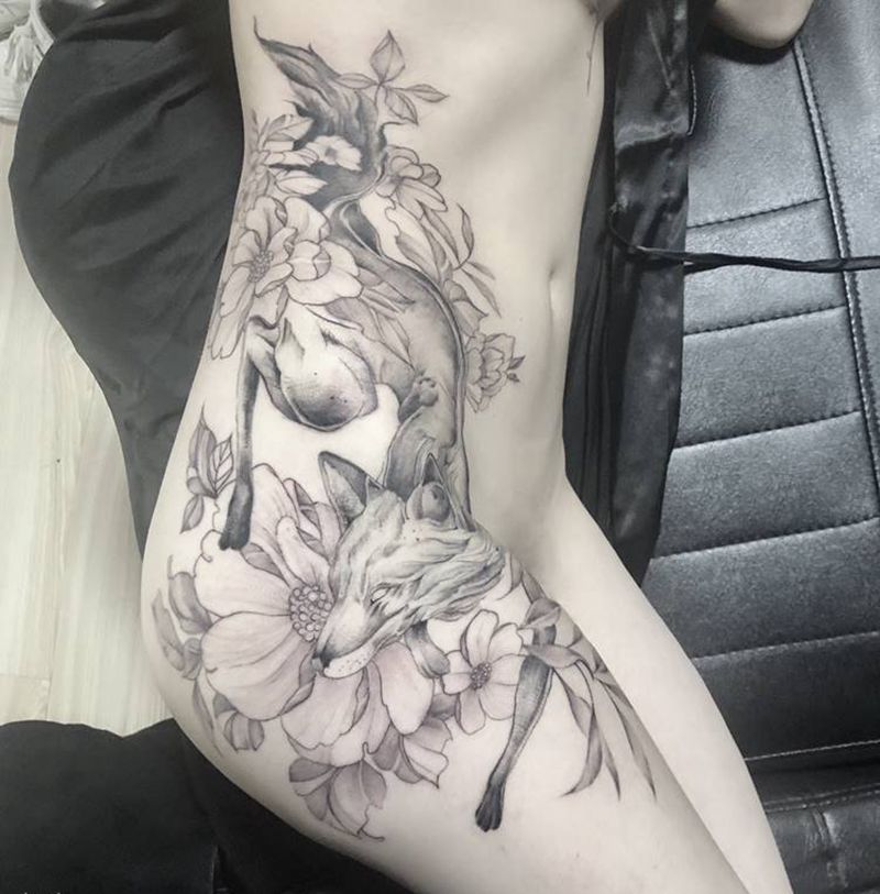 狐纹身图片_腰部臀部纹身图案