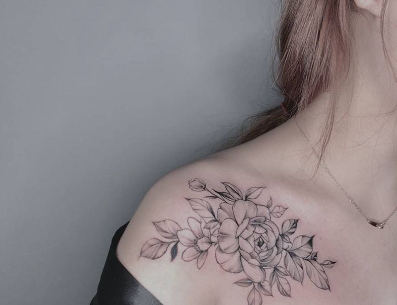 素花纹身图片_肩部素花纹身图案