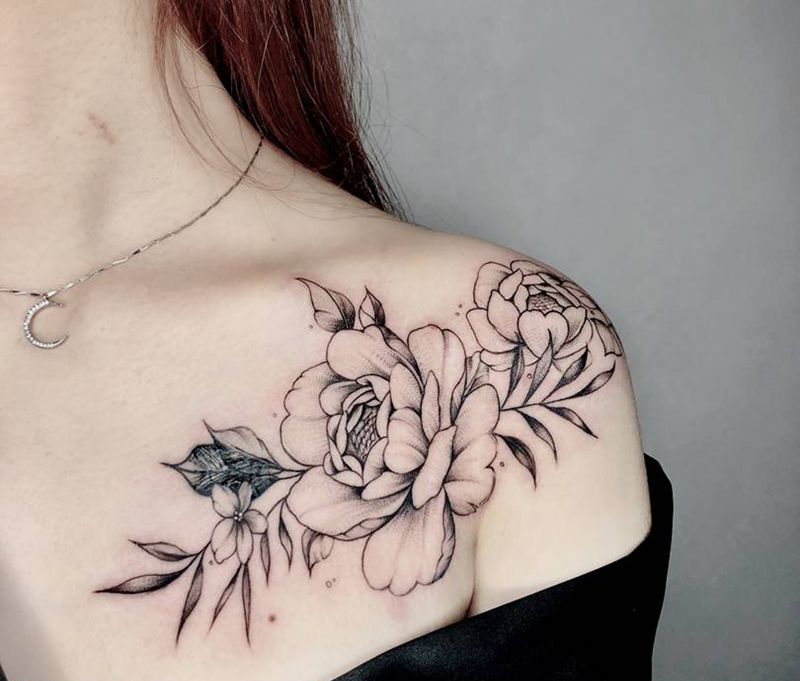 素花遮盖纹身图片_胸部素花纹身图案