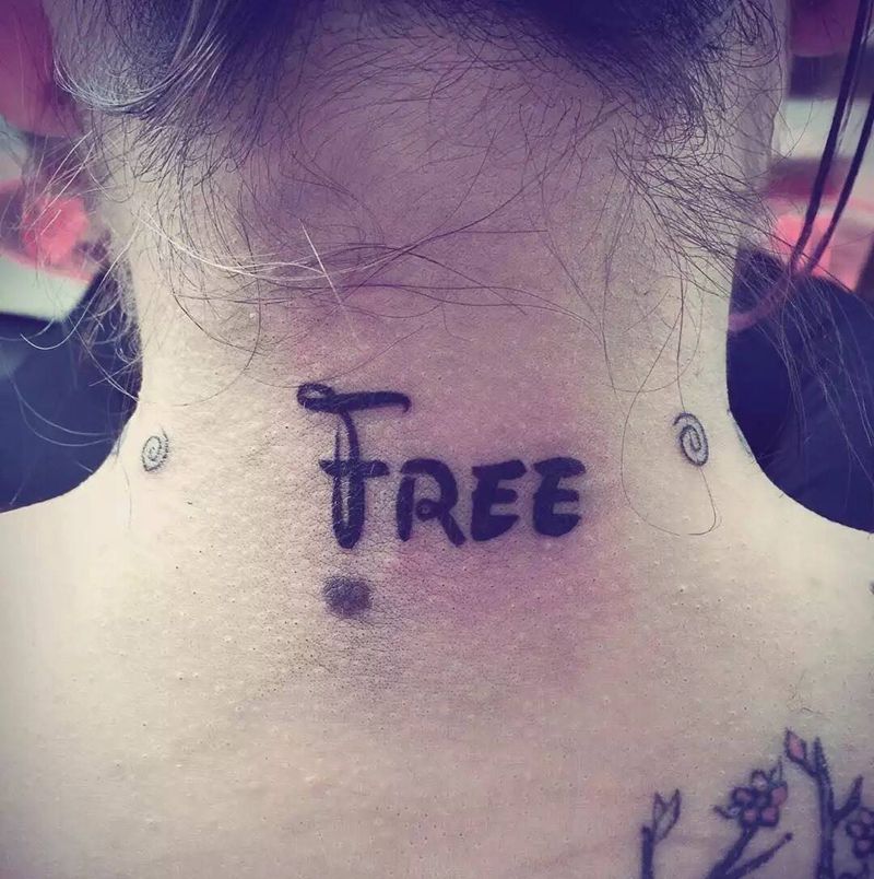 英文字母紋身纹身图片_颈部清新字符图腾成品纹身图案