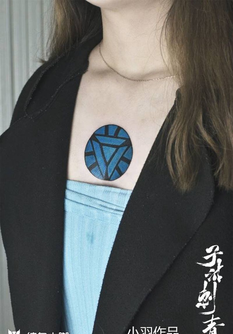 胸前logo钢铁侠纹身图片_几何图腾纹身图案