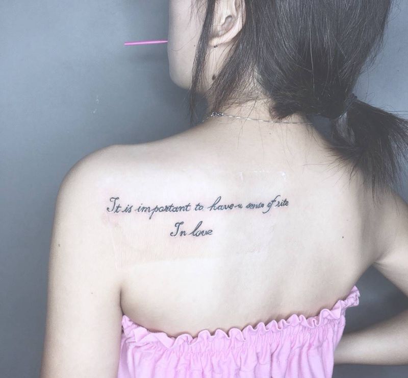 字体纹身图片_背部英文纹身图案