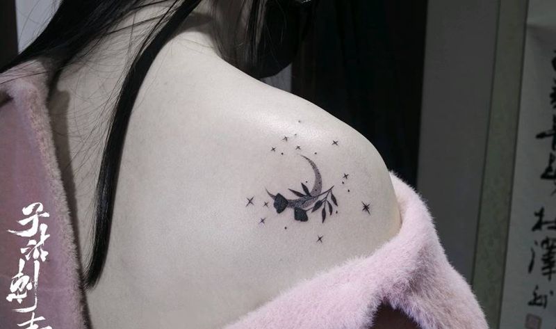 月亮星星花朵叶子植物纹身图片_背部几何纹身图案