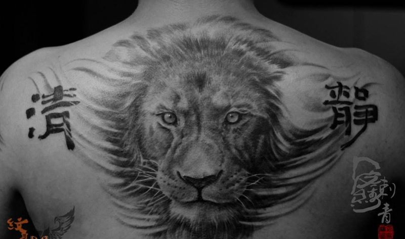 狮子纹身图片_写实欧美动物背部纹身图案