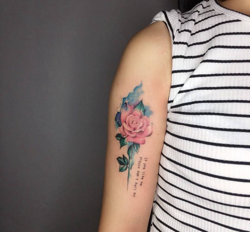 玫瑰纹身图片_手臂水彩纹身图案