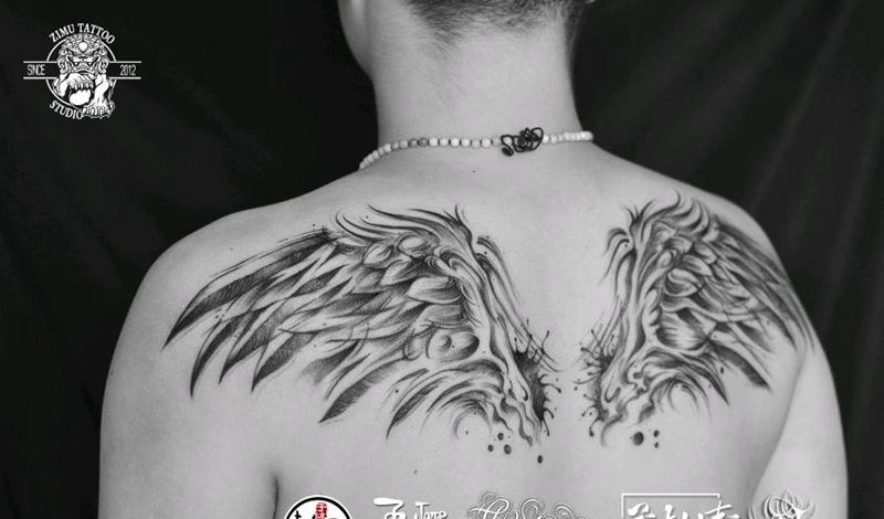 后背泼墨翅膀抽象纹身图片_水墨几何纹身图案