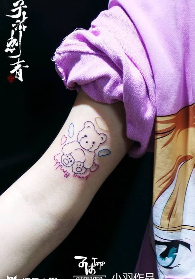 线条小胸卡通纹身图片_几何纹身图案