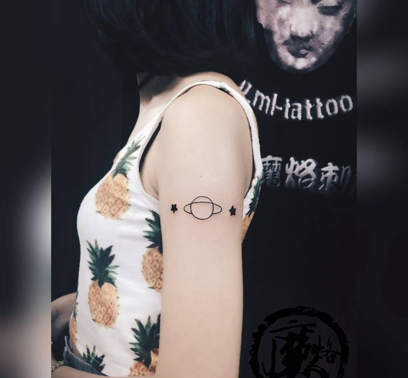 屬於我的星球纹身图片_成品手部清新字符几何静物纹身图案