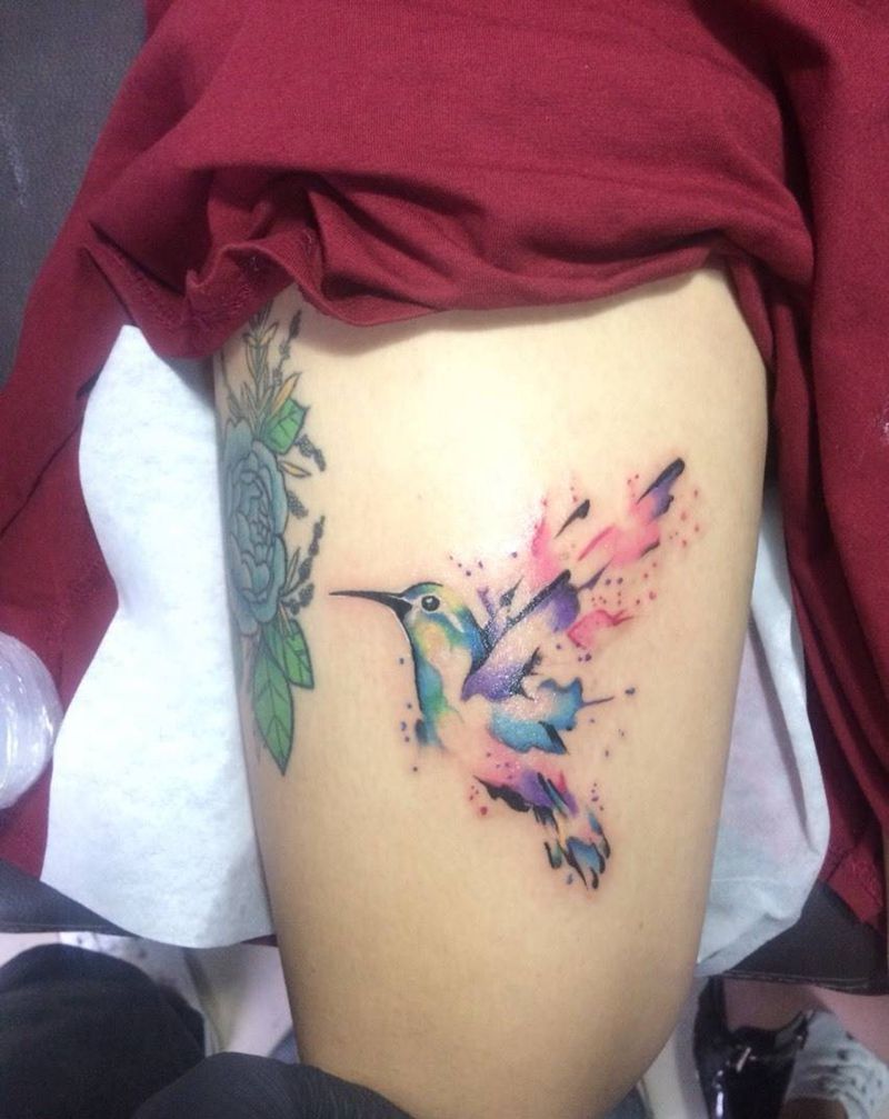 蜂鸟纹身图片_成品腿部清新动物纹身图案