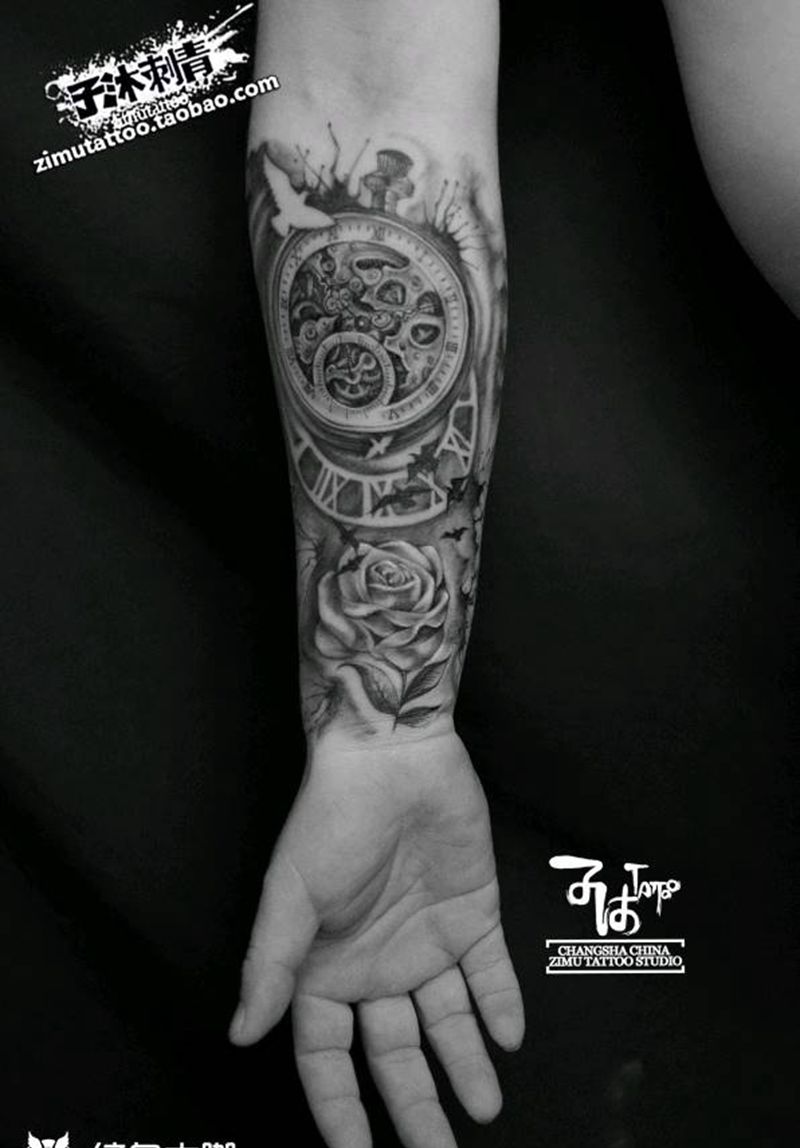 包小臂帆船机械怀表玫瑰泼墨纹身图片_手臂欧美写实水墨纹身图案