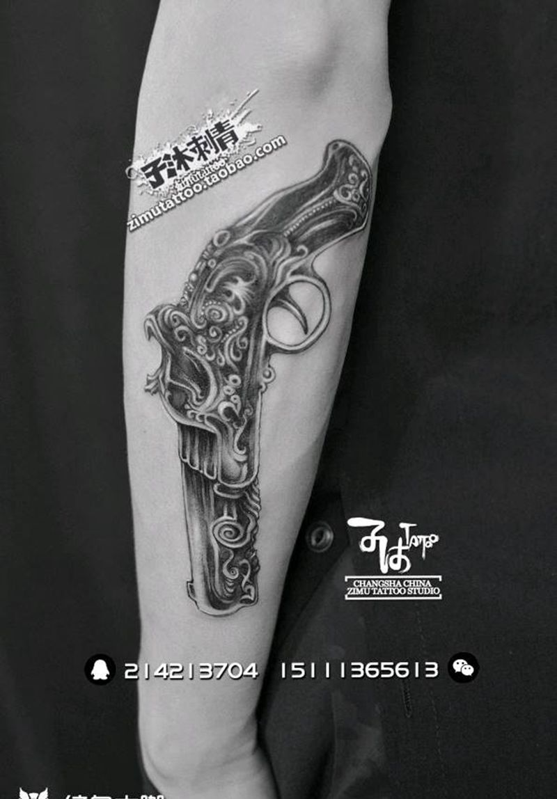 耗时3.6  复古手枪在小臂纹身图片_成品纹身图案