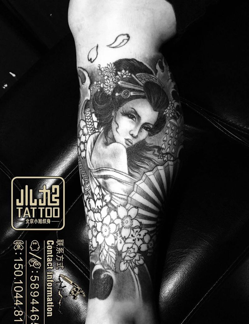 艺妓达摩包小腿纹身图片_成品腿部传统人物植物鬼神纹身图案