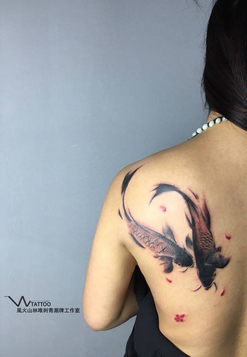鱼纹身图片_成品背部传统动物荆州唯刺青纹身图案
