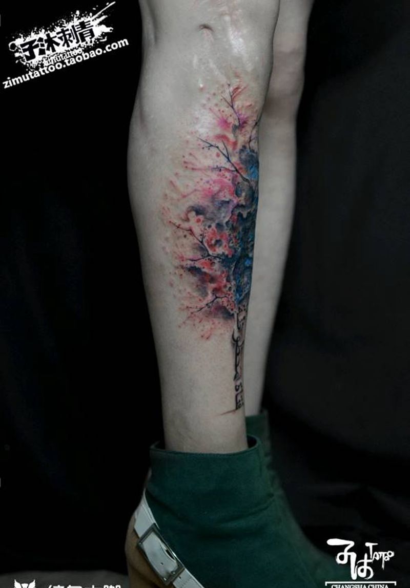 胫骨大疤痕遮盖抽象泼墨树 冷纹身图片_腿部纹身图案