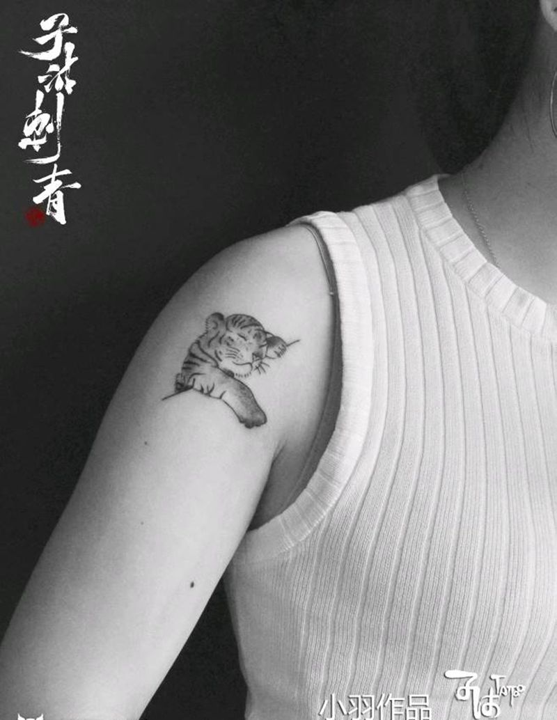 萌虎幼崽纹身图片_欧美写实新传统纹身图案