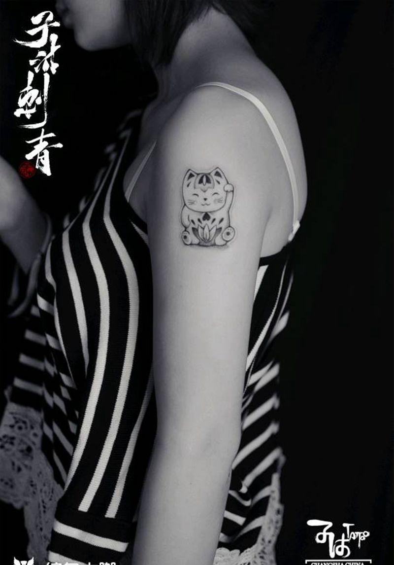 招财猫纹身图片_手臂纹身图案