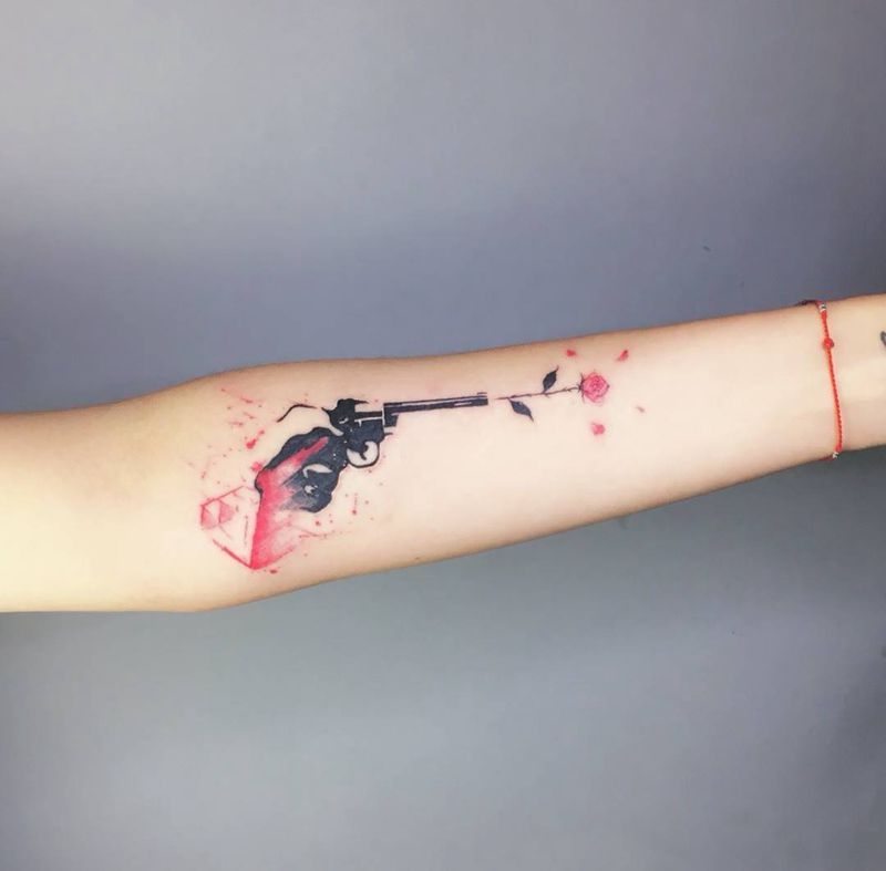 爱与和平纹身图片_成品手稿插画手臂欧美几何原创荆州唯刺青植物纹身图案