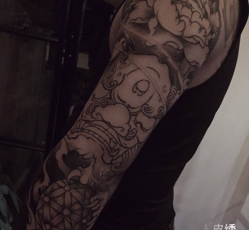 唐狮牡丹花臂纹身图片_手臂传统宗教原创手稿纹身图案