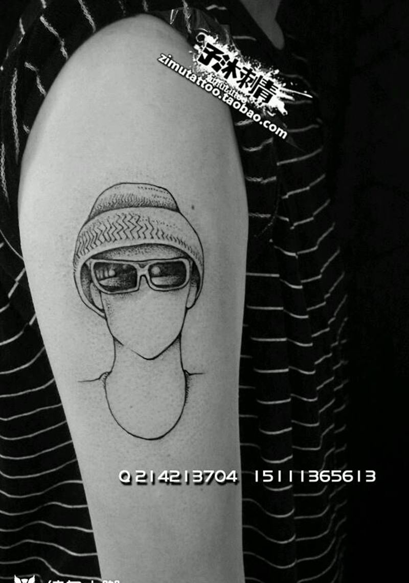 墨镜男 点刺纹身图片