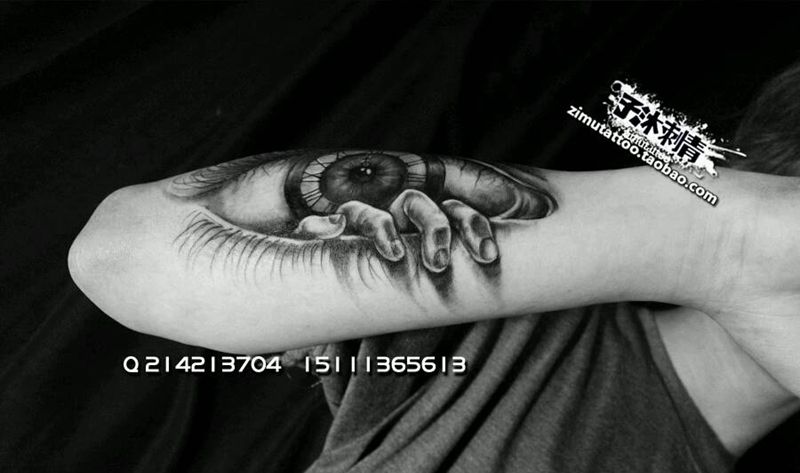 眼睛……时钟十二点……爬出手!纹身图片_手臂手部欧美肖像写实人物鬼神原创泼墨成品纹身图案