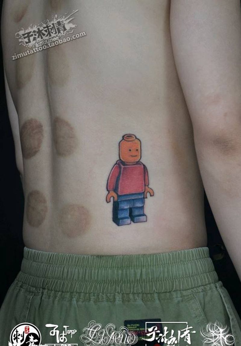 乐高人玩具 后腰纹身图片_欧美写实纹身图案