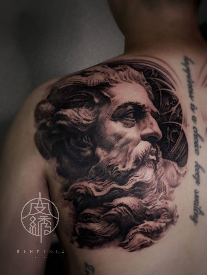 海神波赛冬纹身图片_背部欧美写实纹身图案
