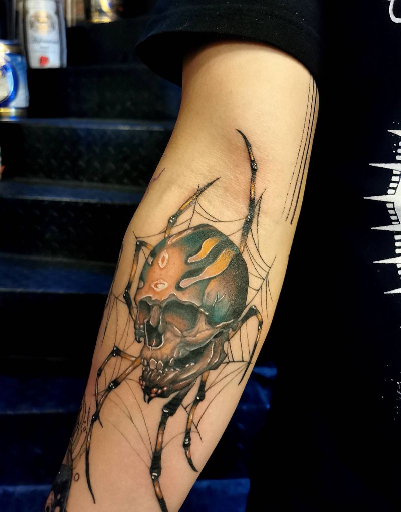 蜘蛛上彩纹身图片_手臂New School蜘蛛长沙长沙学纹身图案