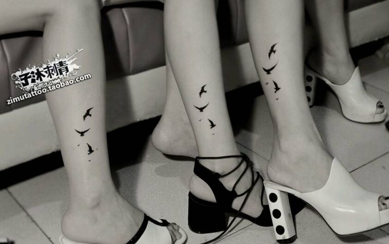 姐妹情深  飞鸟过境纹身图片_腿部欧美清新动物卡通成品纹身图案