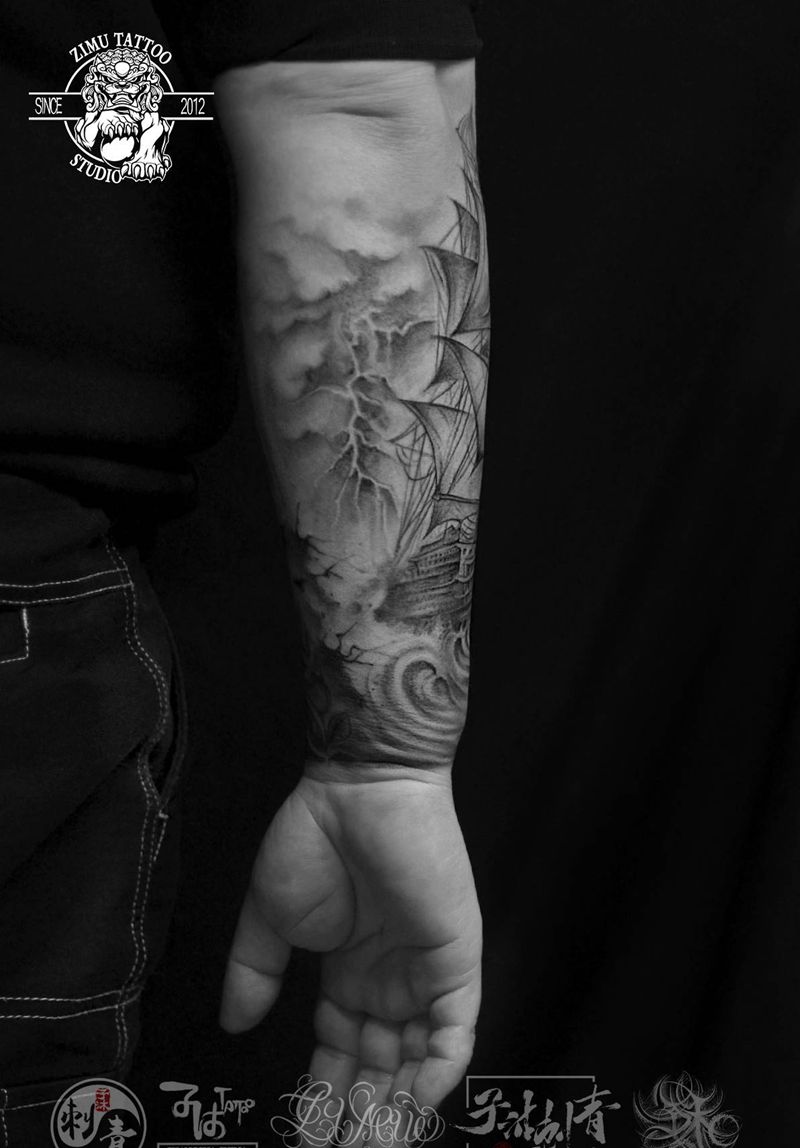 闪电纹身图片_New School欧美写实纹身图案