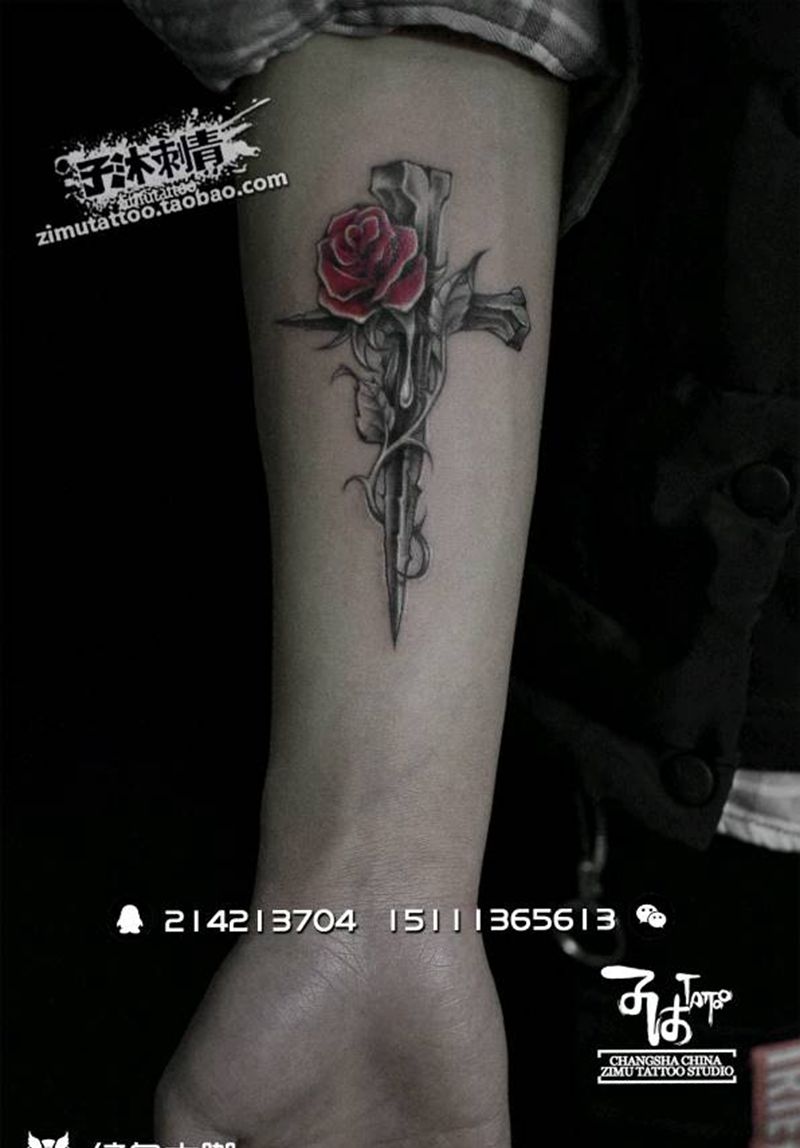 致时光十字架上的玫瑰   耗时纹身图片_成品纹身图案