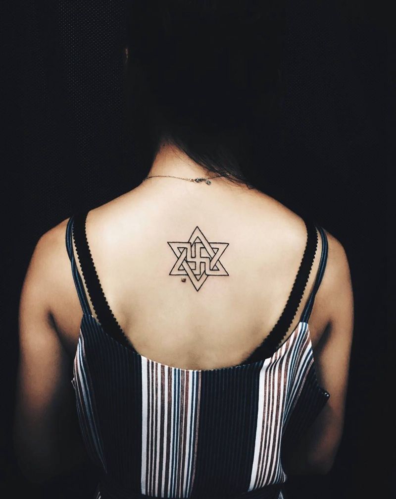 六芒星纹身图片_成品背部清新几何纹身图案