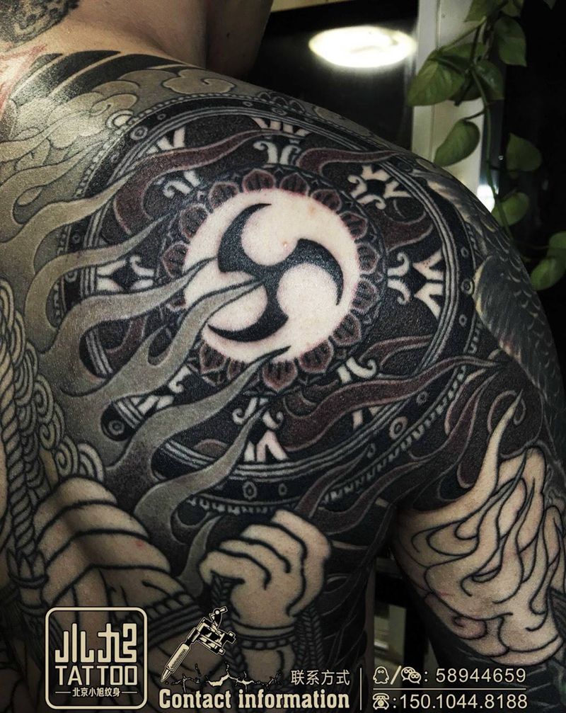 不动明王纹身图片_背部手臂老传统不动明王圆三雾纹身图案