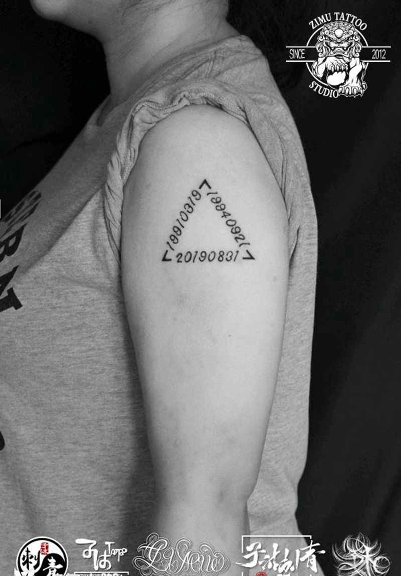 三角生日纹身图片_几何纹身图案