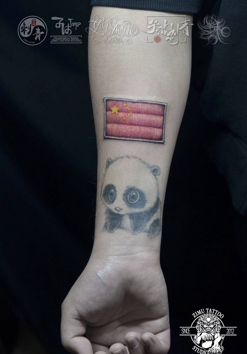 五星红旗针织刺绣贴 小臂熊猫纹身图片_欧美写实New School纹身图案