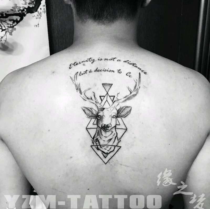 鹿角纹身图片_背部清新几何动物成品纹身图案