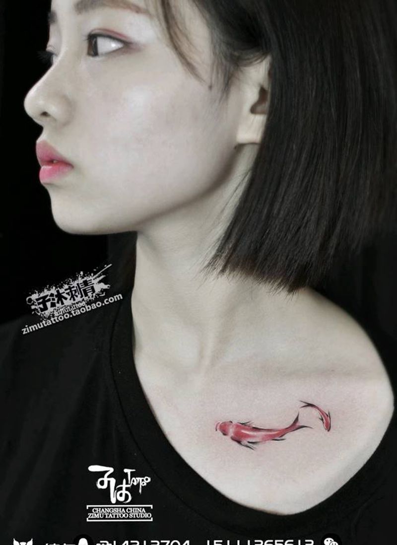 耗时0.7 两尾鱼儿身上游纹身图片_胸部清新原创泼墨成品纹身图案