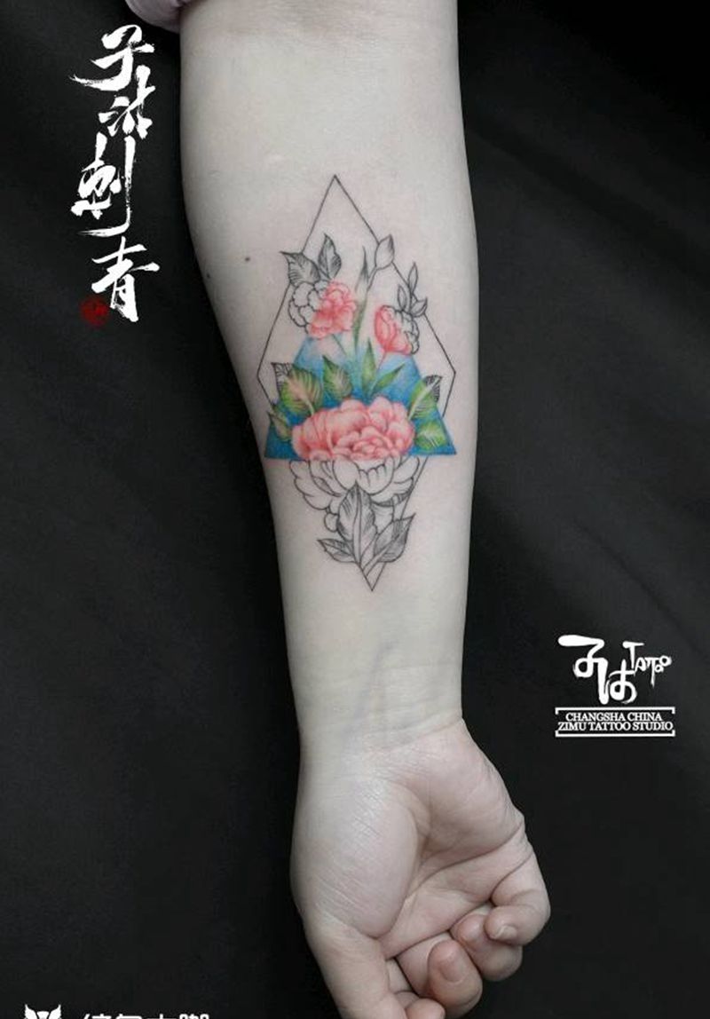 几何花朵彩色小臂梦幻与真实纹身图片_手臂水彩几何纹身图案