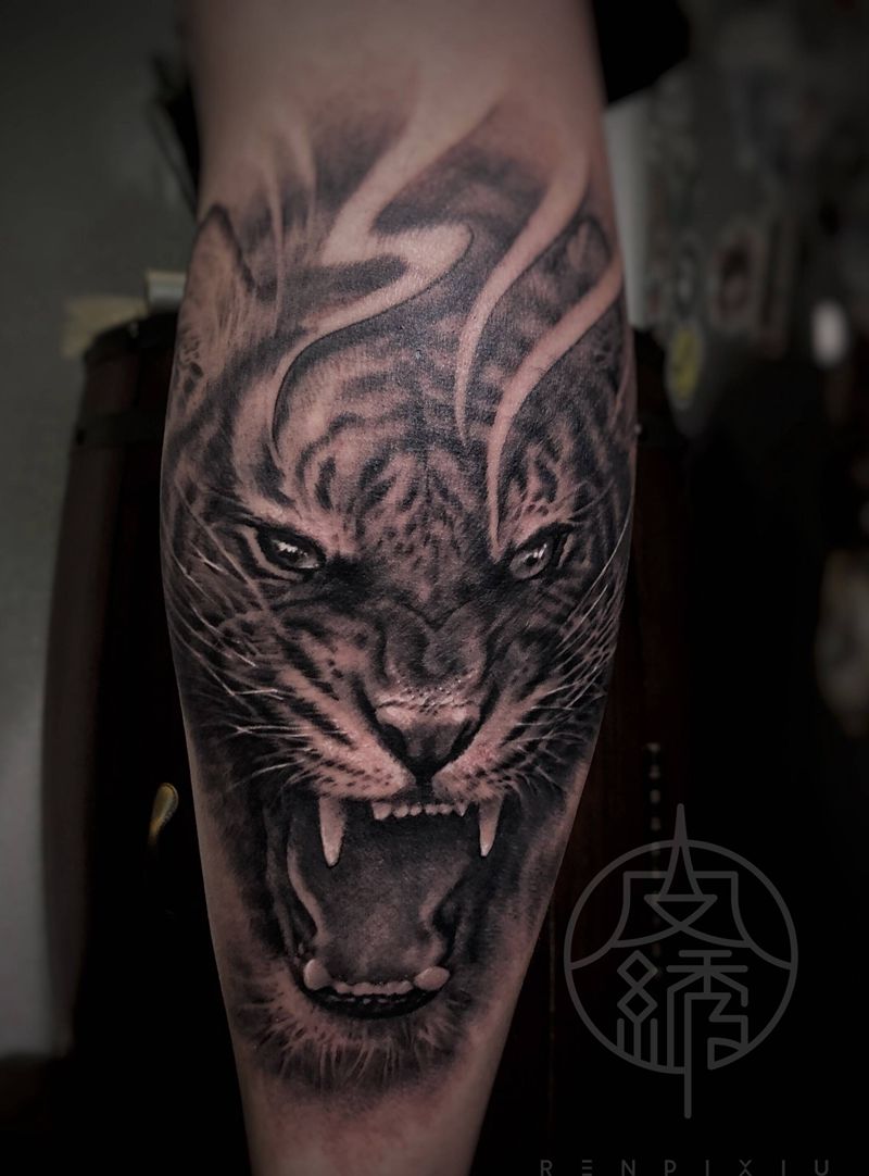 虎纹身图片_腿部欧美写实纹身图案